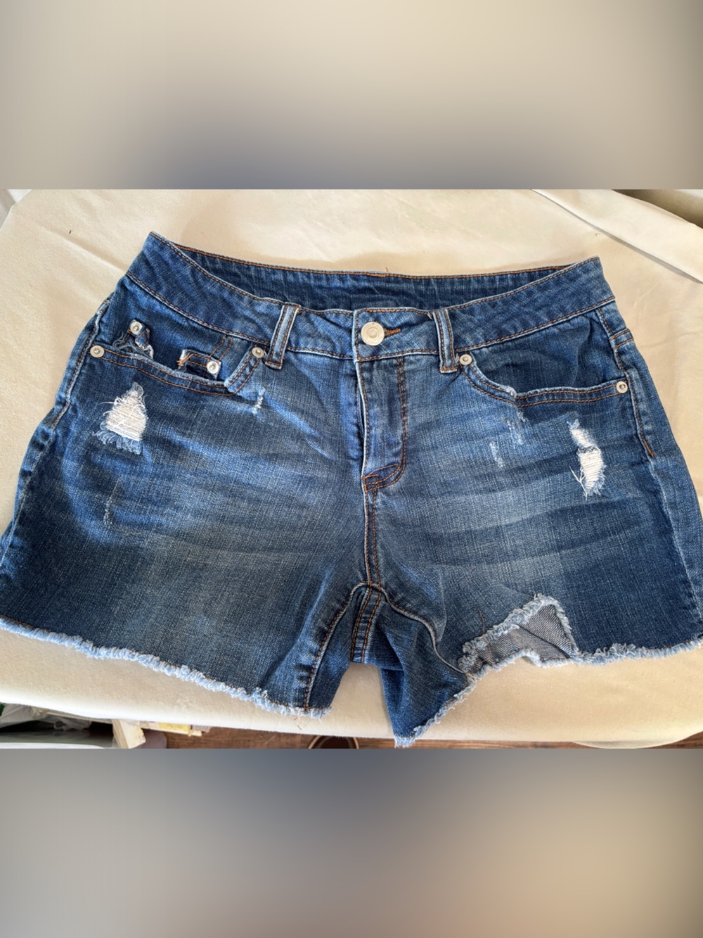 Time and Tru Distressed Blue Denim jeans Shorts women’s 8